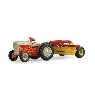  1:64 Ford 8N with Ford Pickup: Toys & Games